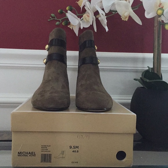 NWT MICHAEL Michael Kors Suede Leather Flat Bootie - Picture 7 of 7